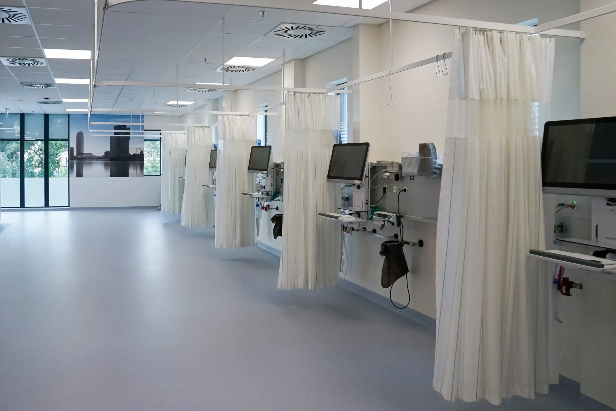 Empty beds in a hospital or surgical center recovery room, illustrating the importance of selecting the right software for an ambulatory surgery center, highlighting care coordination, patient management software, integrated healthcare, and medical inventory management.